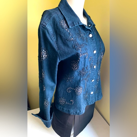 Gorgeous blue denim jacket with blue embroidery & shiny beadings metal buttons M - Picture 2 of 16